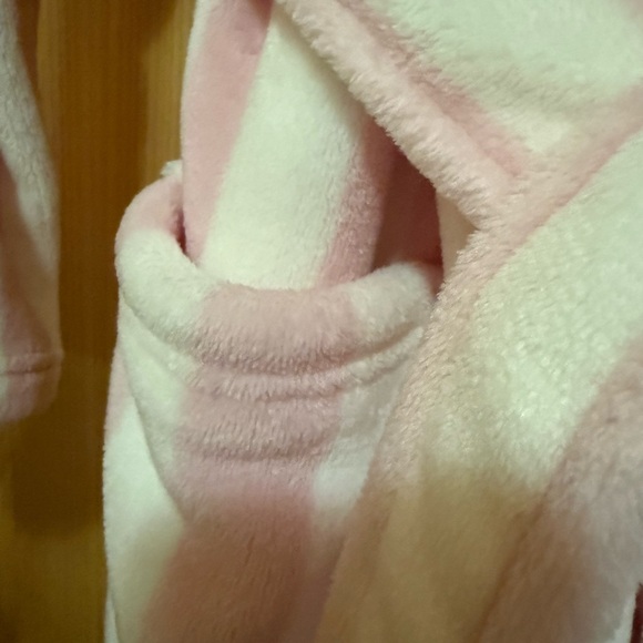 Victoria's Secret Pink and White Striped Robe firm - Picture 5 of 7